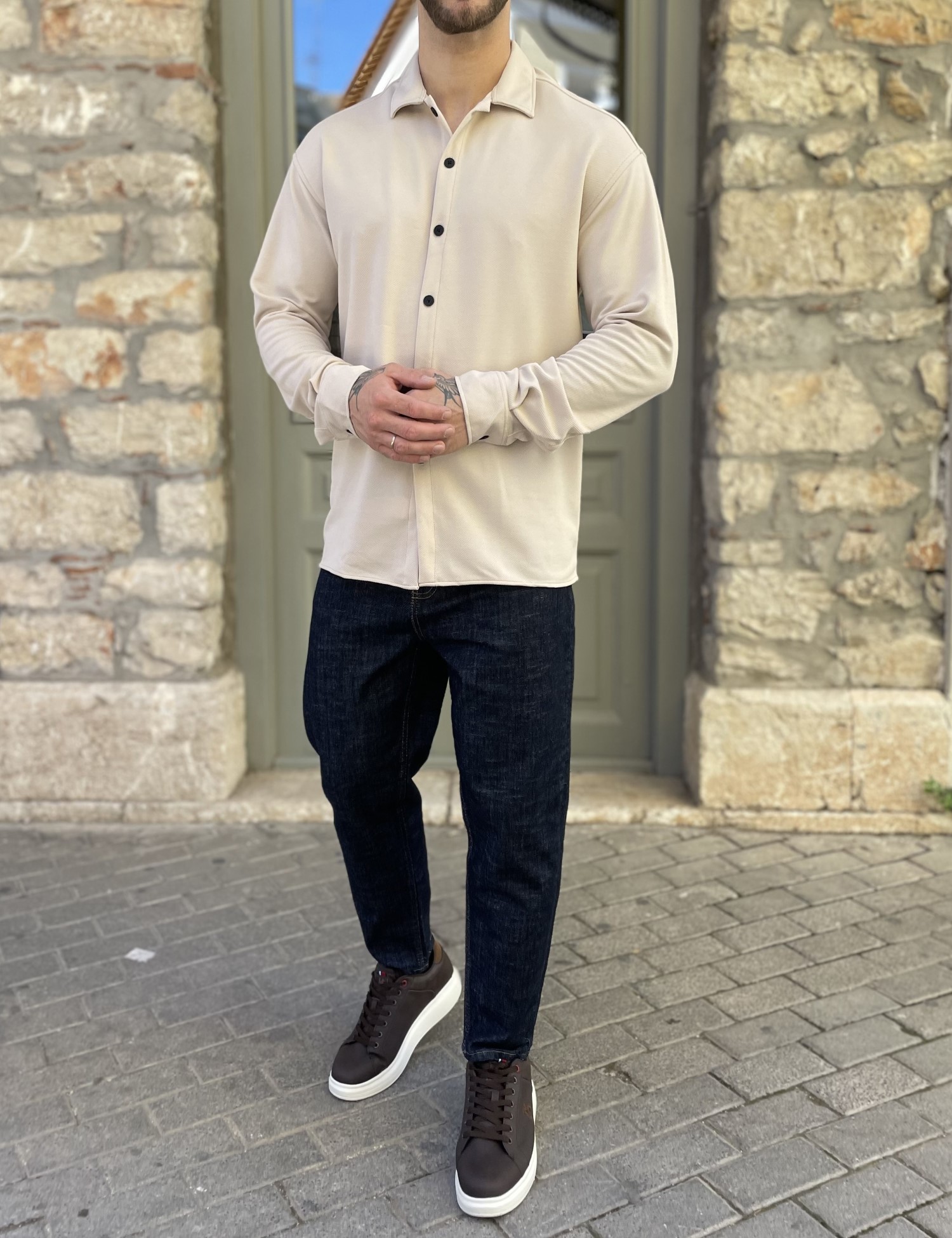 Ανδρικό μπεζ διαγωνάλ Overshirt με γιακά RMZ456B φωτογραφία